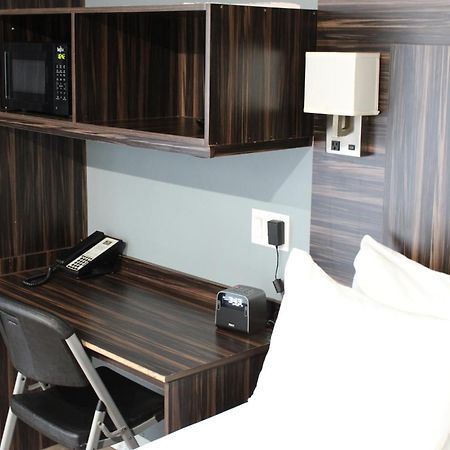 Olux Hotel-Motel-Suites Laval Dış mekan fotoğraf
