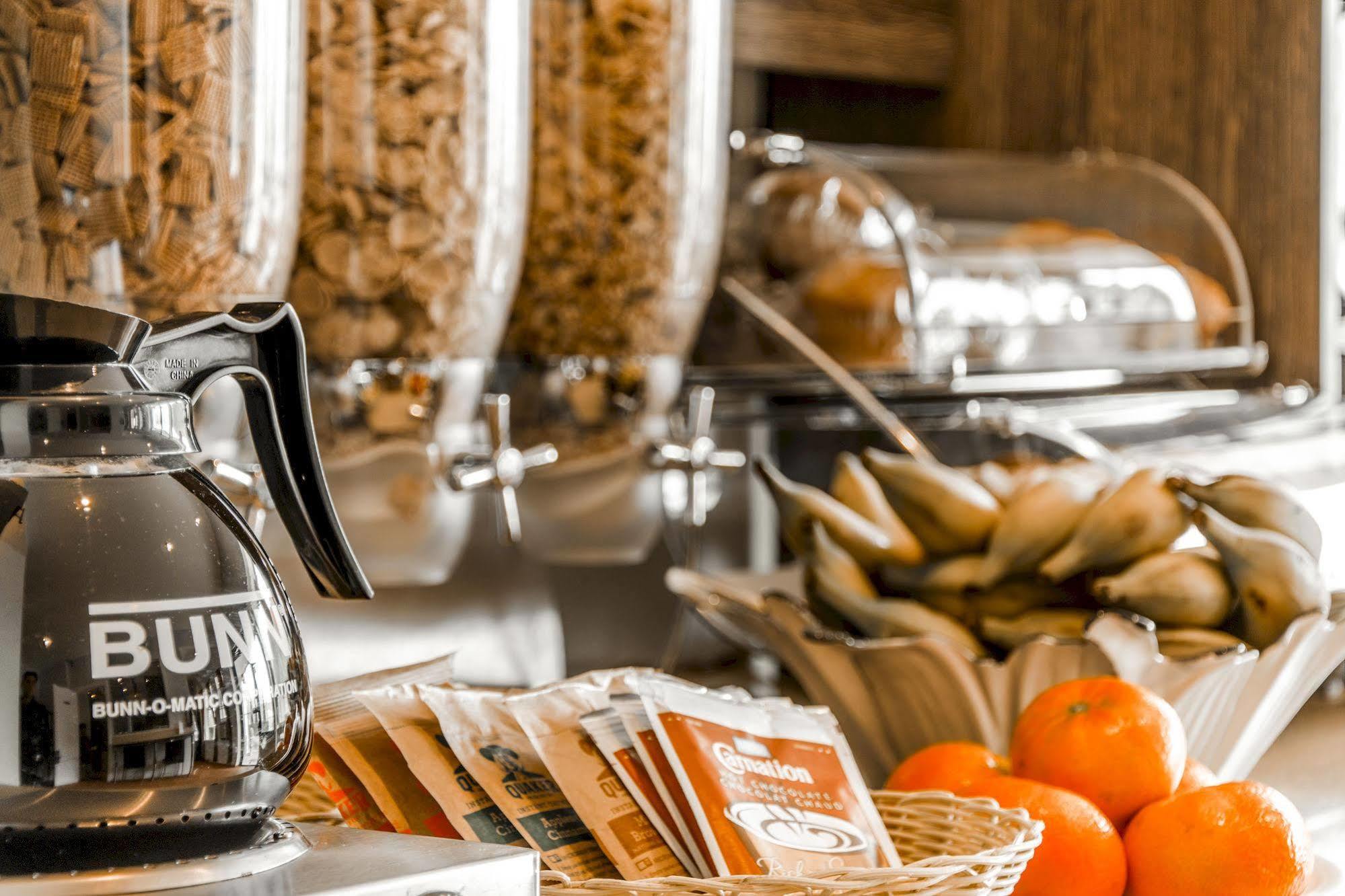 Olux Hotel-Motel-Suites Laval Dış mekan fotoğraf